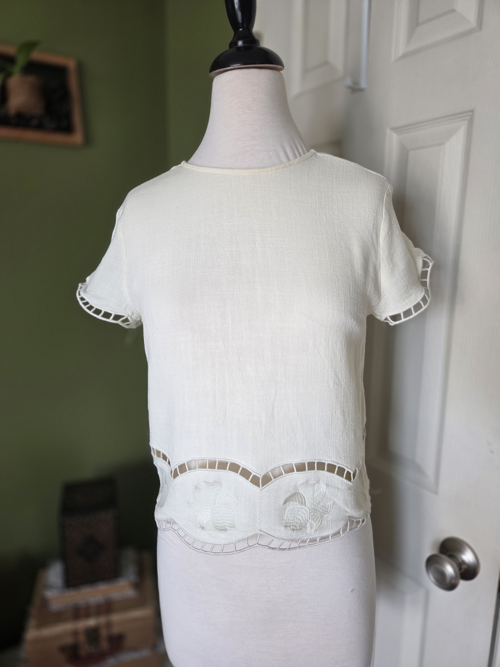 Cream Short-Sleeve Cutout Hem Blouse